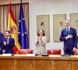 Sus Majestades los Reyes acceden a la Sala Constitucional
